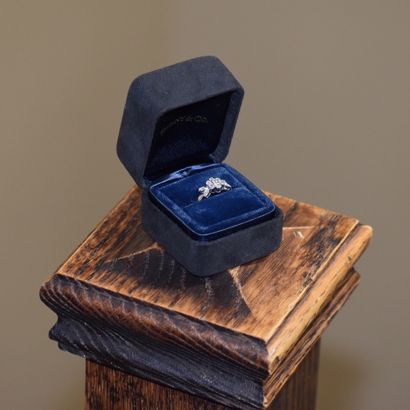 Tiffany & Co Vintage Diamond Platinum Flower Ring - Picture 1 of 8